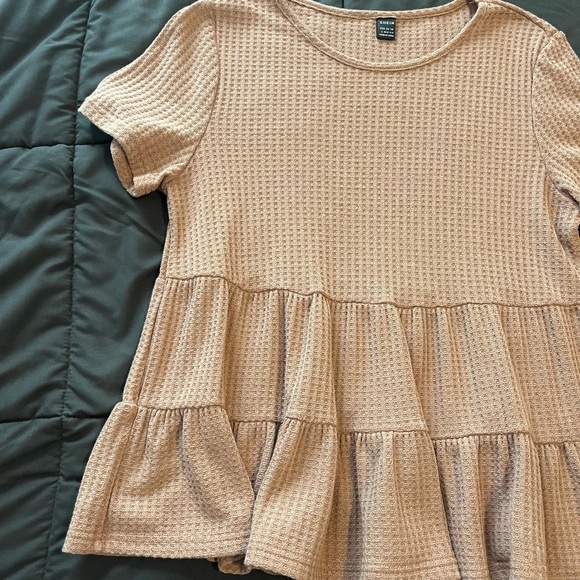 Women's Tan Short Sleeve Ruffle Top - Picture 4 of 8